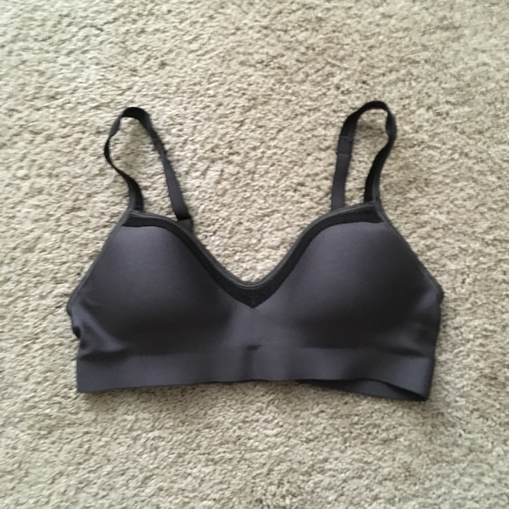 Hanes NWOT Ultimate Comfy Support -Comfort Flex Fit Wire Free. Size Small